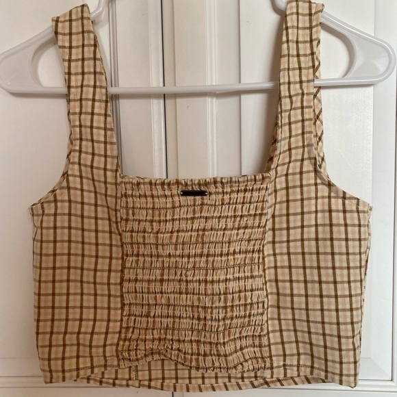 Cute summer billabong crop top! Never worn! - Picture 2 of 3